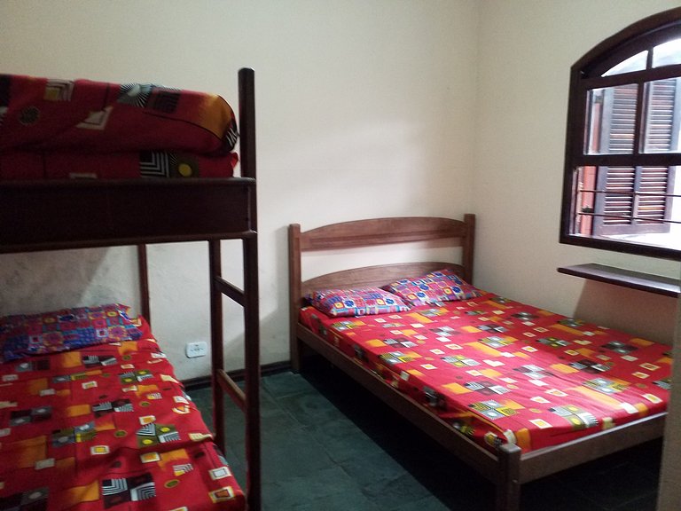 Apartamento 2 dormitórios praia maranduba piscina wifi
