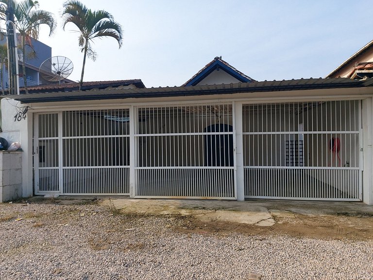 Casa Maranduba 05 — 3 Quartos, Piscina, 14 Pessoas, 3 Quadra