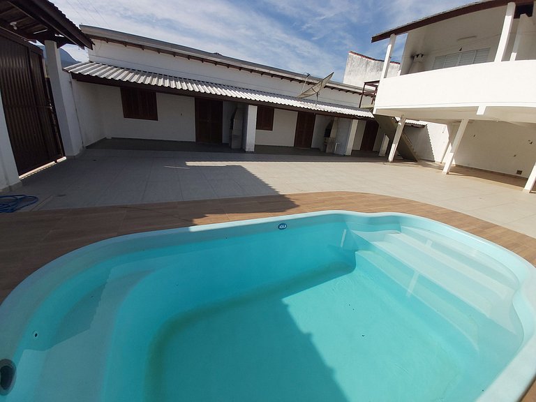 Chalé Maranduba 06-B — 1 Quarto, Piscina, 3 Quadras do Mar