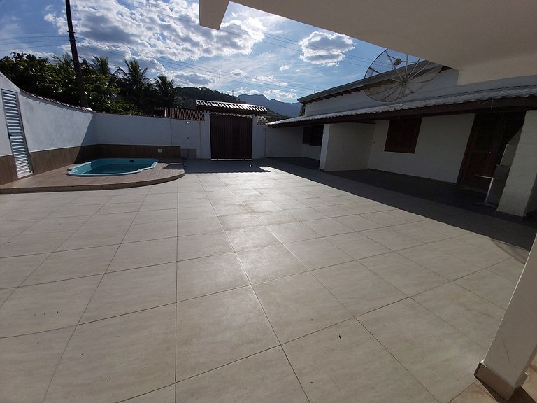 Chalé Maranduba 06-C — 1 Quarto, Piscina, 3 Quadras do Mar