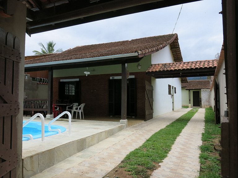 Casa Maranduba — 3 Quartos, Piscina, 12 Pessoas, 1 Quadra do
