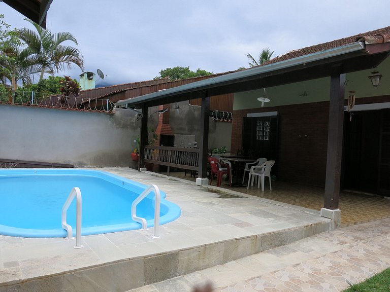 Casa Maranduba — 3 Quartos, Piscina, 12 Pessoas, 1 Quadra do