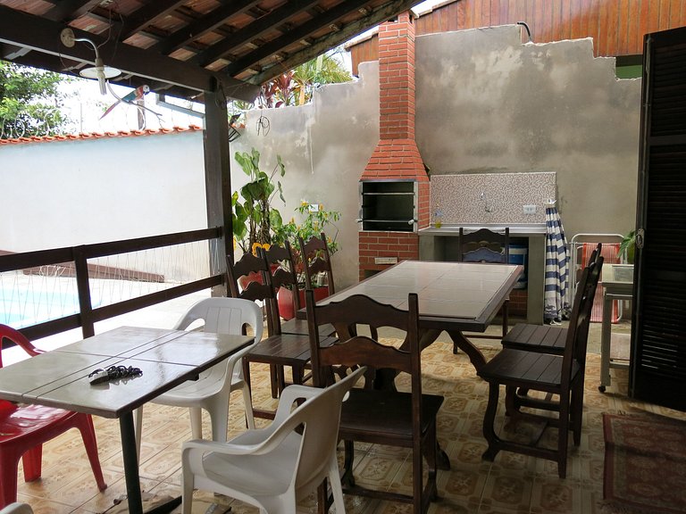 Casa Maranduba — 3 Quartos, Piscina, 12 Pessoas, 1 Quadra do