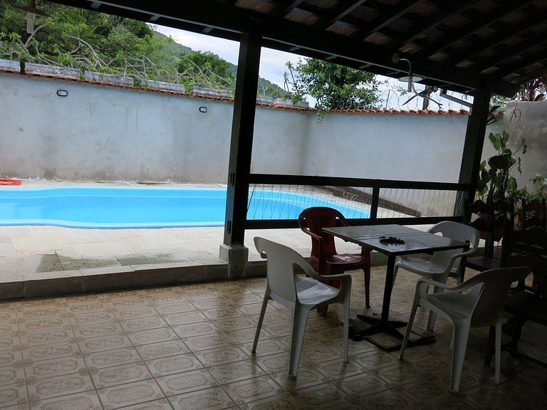 Casa Maranduba — 3 Quartos, Piscina, 12 Pessoas, 1 Quadra do