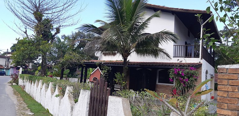 Casa Maranduba — 4 Quartos, Churrasqueira, 12 Pessoas, 1 Qua