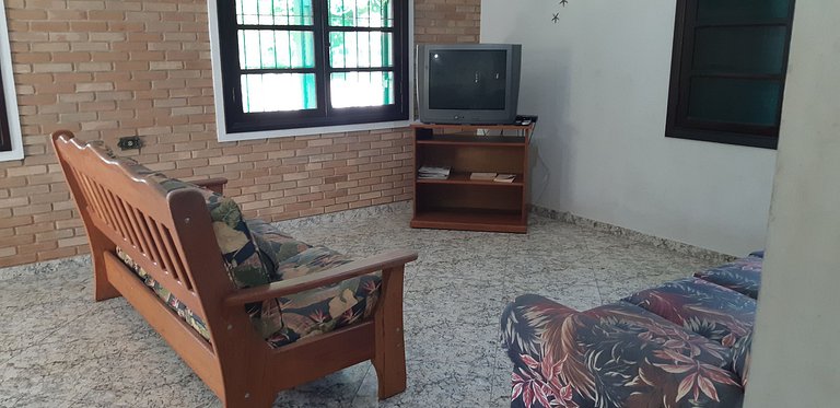 Casa Maranduba — 4 Quartos, Churrasqueira, 12 Pessoas, 1 Qua