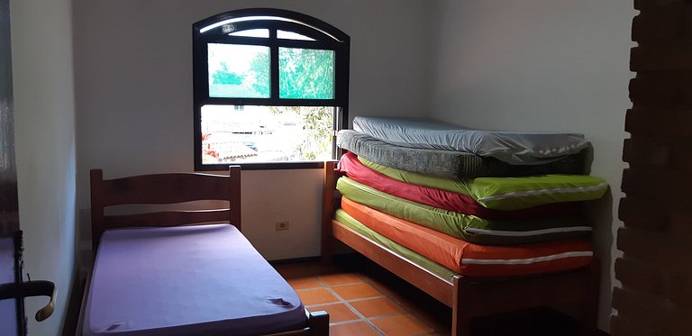 Casa Maranduba — 4 Quartos, Churrasqueira, 12 Pessoas, 1 Qua