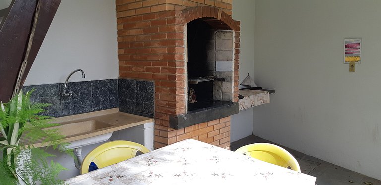 Casa Maranduba — 4 Quartos, Churrasqueira, 12 Pessoas, 1 Qua