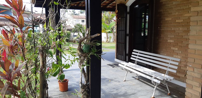 Casa Maranduba — 4 Quartos, Churrasqueira, 12 Pessoas, 1 Qua