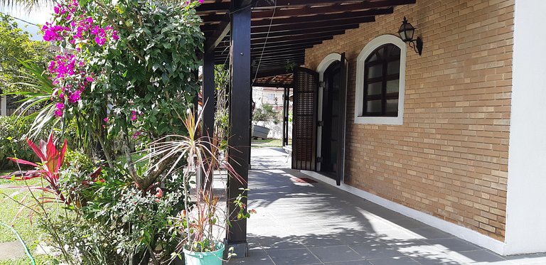 Casa Maranduba — 4 Quartos, Churrasqueira, 12 Pessoas, 1 Qua