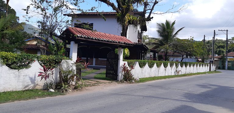 Casa Maranduba — 4 Quartos, Churrasqueira, 12 Pessoas, 1 Qua