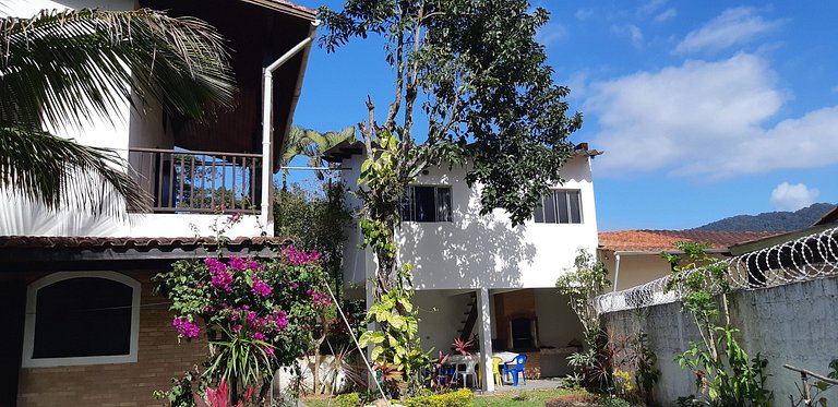 Casa Maranduba — 4 Quartos, Churrasqueira, 12 Pessoas, 1 Qua