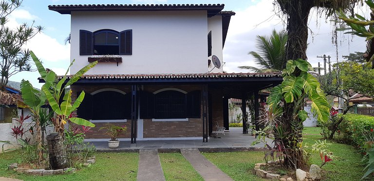 Casa Maranduba — 4 Quartos, Churrasqueira, 12 Pessoas, 1 Qua