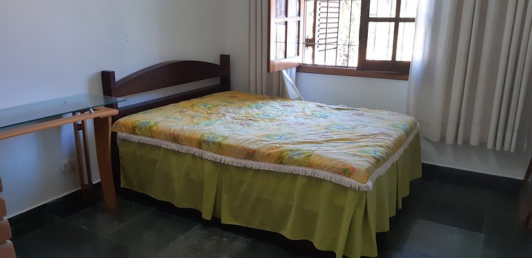 Casa Sapê com Piscina — 3 Quartos, 10 Pessoas, 2 Quadras do