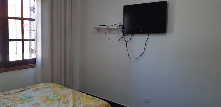 Casa Sapê com Piscina — 3 Quartos, 10 Pessoas, 2 Quadras do