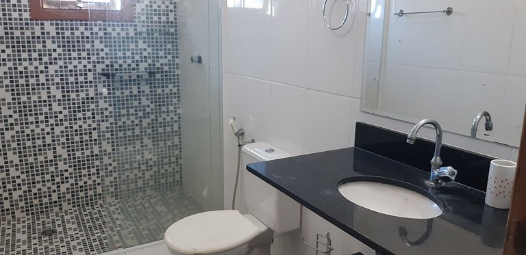 Casa Sapê com Piscina — 3 Quartos, 10 Pessoas, 2 Quadras do