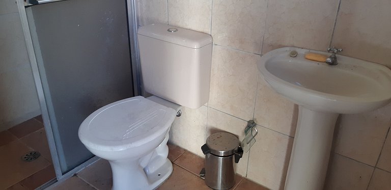 Casa Sapê com Piscina — 3 Quartos, 10 Pessoas, 2 Quadras do