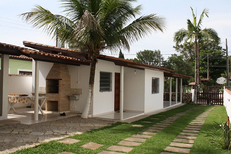 Casa Maranduba B — 2 Quartos, 8 Pessoas, 2 Quadras do Mar