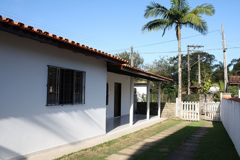 Casa Maranduba B — 2 Quartos, 8 Pessoas, 2 Quadras do Mar