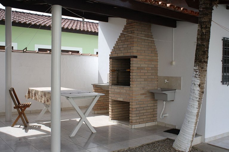 Casa Maranduba B — 2 Quartos, 8 Pessoas, 2 Quadras do Mar