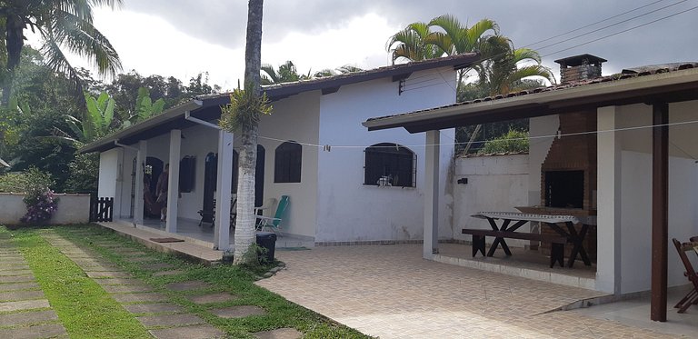 Casa Maranduba A — 2 Quartos, 8 Pessoas, 2 Quadras do Mar