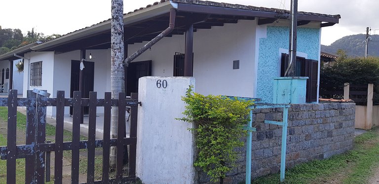Casa Maranduba A — 2 Quartos, 8 Pessoas, 2 Quadras do Mar