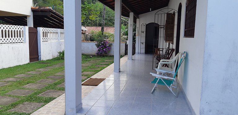 Casa Maranduba A — 2 Quartos, 8 Pessoas, 2 Quadras do Mar