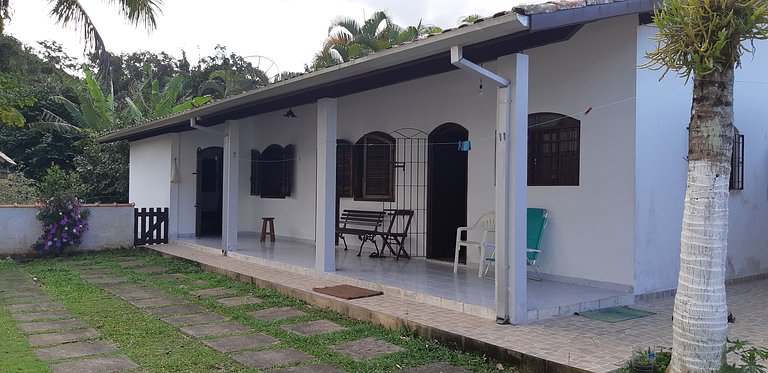 Casa Maranduba A — 2 Quartos, 8 Pessoas, 2 Quadras do Mar