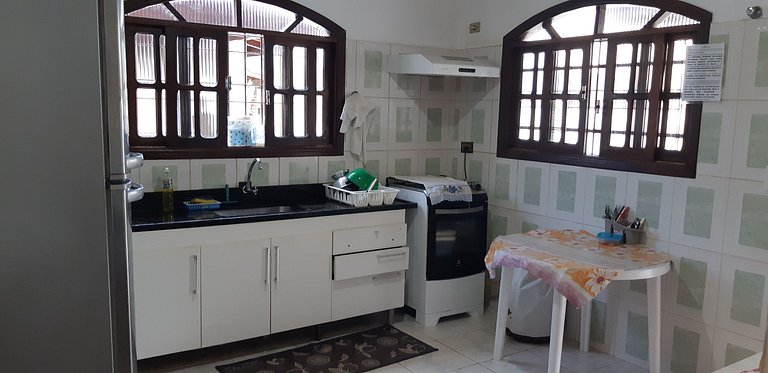 Casa Maranduba A — 2 Quartos, 8 Pessoas, 2 Quadras do Mar