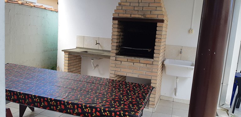 Casa Maranduba A — 2 Quartos, 8 Pessoas, 2 Quadras do Mar