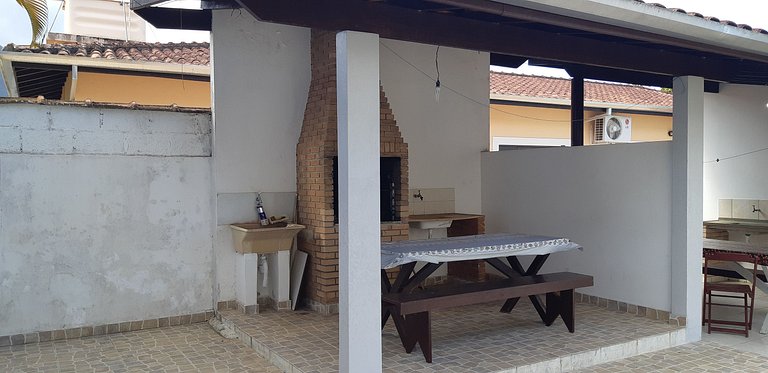 Casa Maranduba A — 2 Quartos, 8 Pessoas, 2 Quadras do Mar