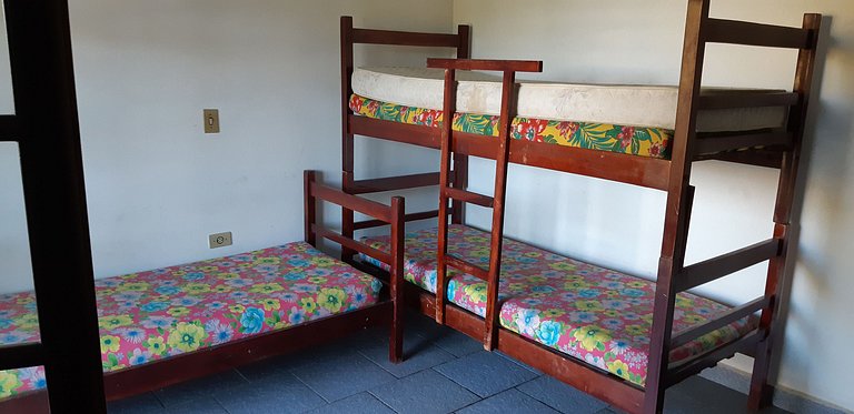 0137.02 - Maranduba - Apartamento - 3 Dorm - 10 Pess - 1 Qua