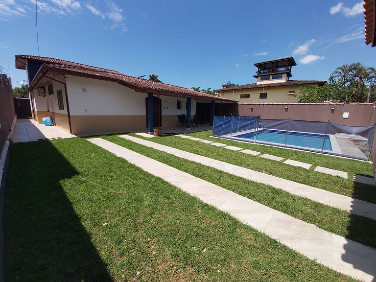 Casa Cond. Sapê — 3 Quartos, Piscina, Salão de Jogos, 12 Pes