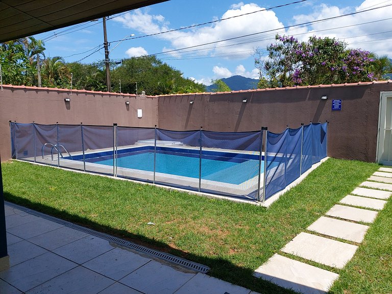 Casa Cond. Sapê — 3 Quartos, Piscina, Salão de Jogos, 12 Pes