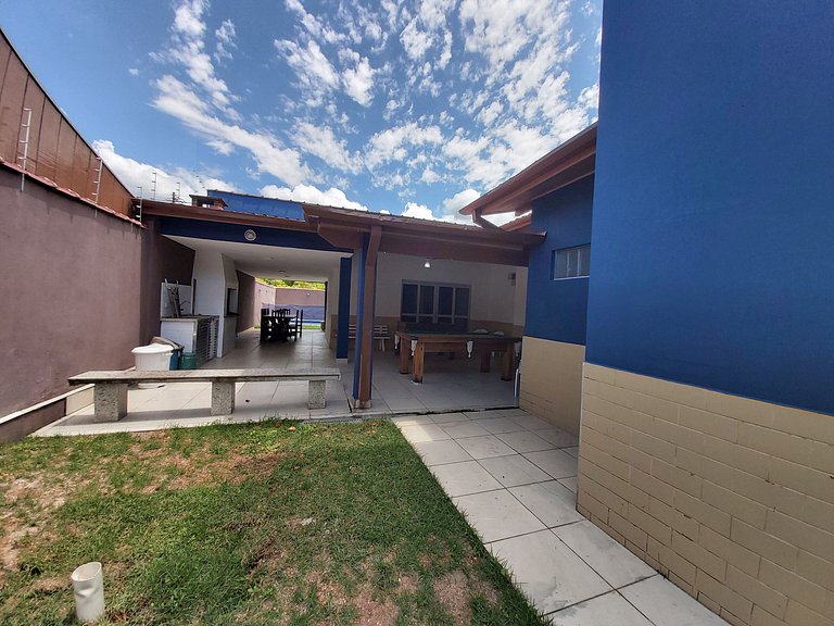 Casa Cond. Sapê — 3 Quartos, Piscina, Salão de Jogos, 12 Pes