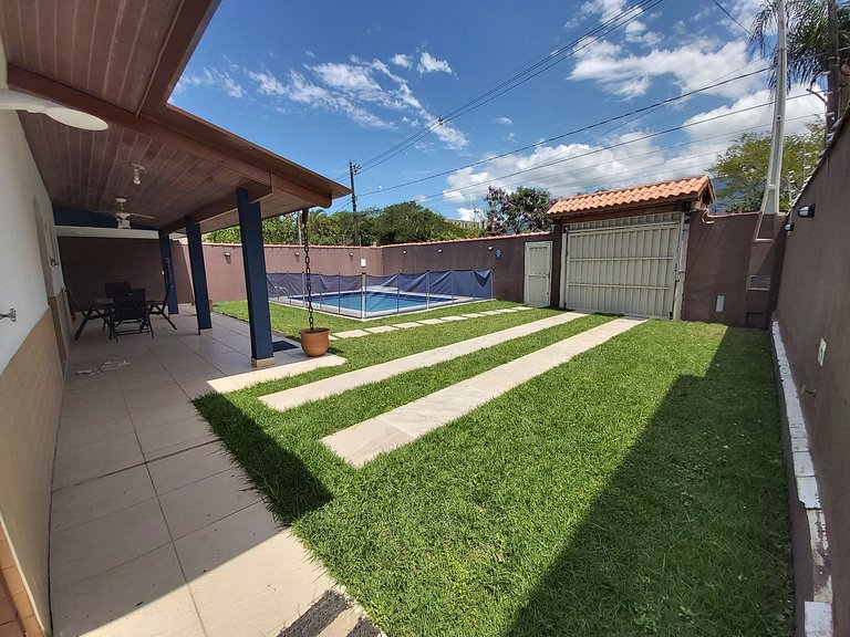 Casa Cond. Sapê — 3 Quartos, Piscina, Salão de Jogos, 12 Pes