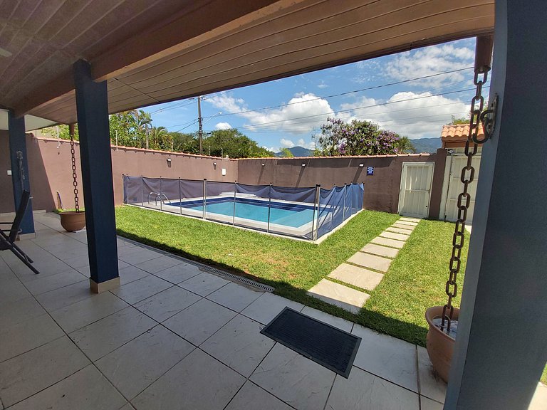 Casa Cond. Sapê — 3 Quartos, Piscina, Salão de Jogos, 12 Pes