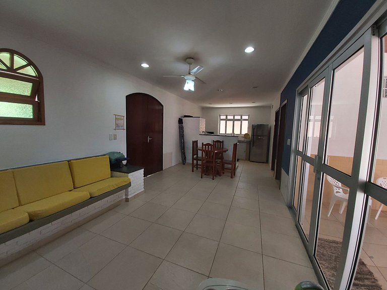 Casa Cond. Sapê — 3 Quartos, Piscina, Salão de Jogos, 12 Pes