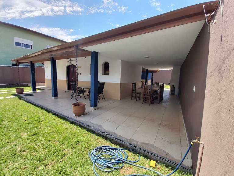 Casa Cond. Sapê — 3 Quartos, Piscina, Salão de Jogos, 12 Pes