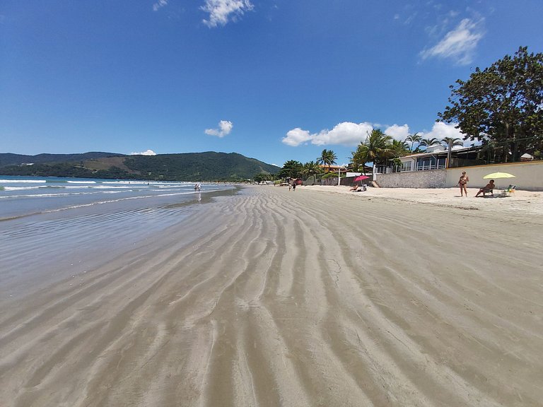 Casa Cond. Sapê — 3 Quartos, Piscina, Salão de Jogos, 12 Pes