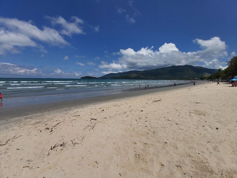 Casa Cond. Sapê — 3 Quartos, Piscina, Salão de Jogos, 12 Pes