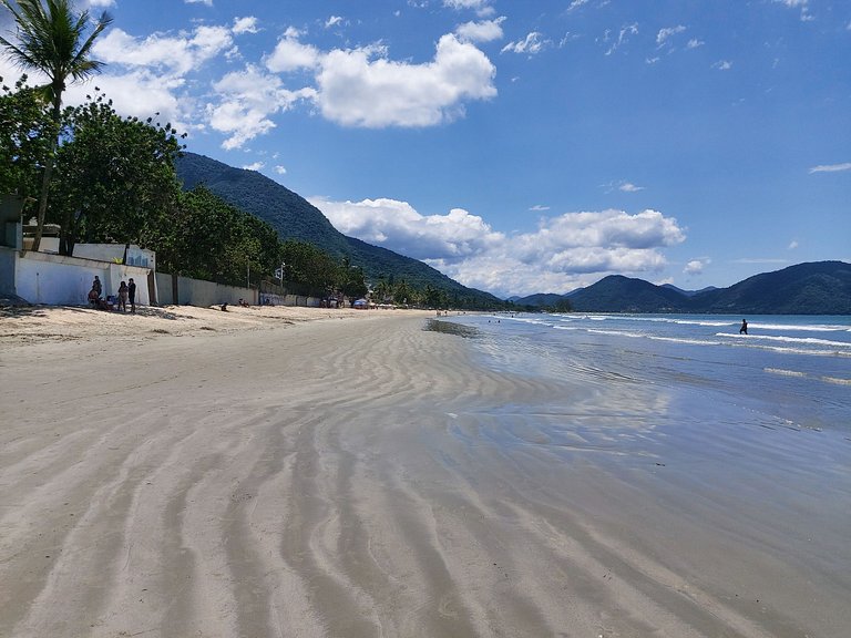 Casa Cond. Sapê — 3 Quartos, Piscina, Salão de Jogos, 12 Pes