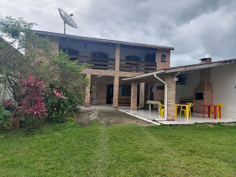 Casa Sapê — 4 Quartos, 12 Pessoas, 2 Quadras do Mar