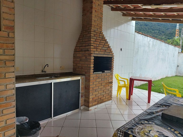 Casa Sapê — 4 Quartos, 12 Pessoas, 2 Quadras do Mar