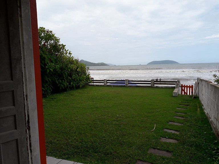 Casa Pé na Praia Sapê — 5 Quartos, 12 Pessoas, Frente ao Mar