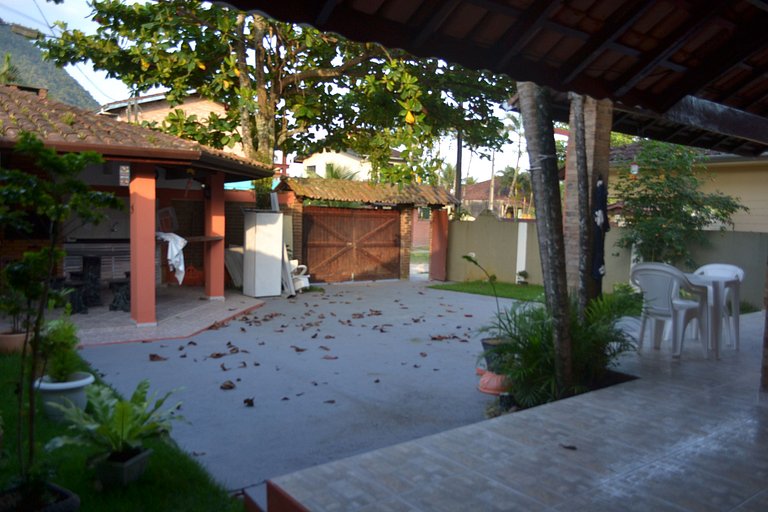 Casa Sapê — 4 Quartos, 16 Pessoas, 2 Quadras do Mar