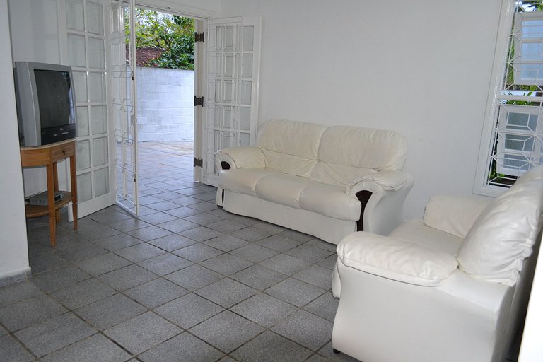 Casa Sapê 02 — 4 Suítes + Dorm Externo, 15 Pessoas, 1 Quadra