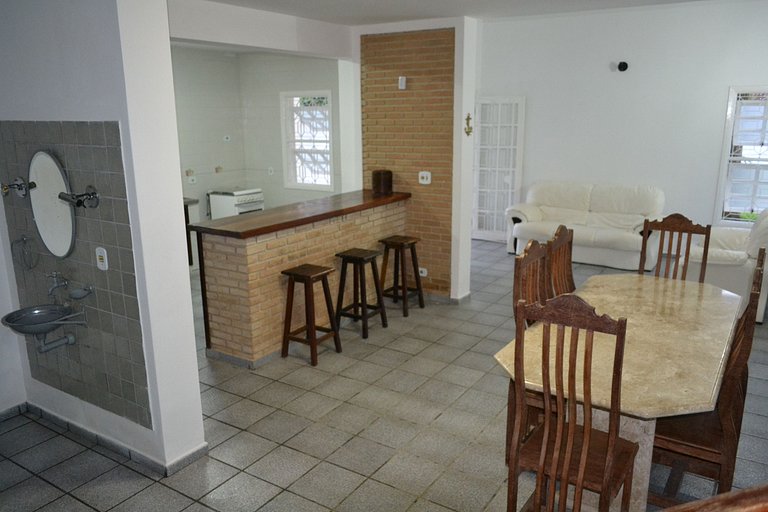 Casa Sapê 02 — 4 Suítes + Dorm Externo, 15 Pessoas, 1 Quadra