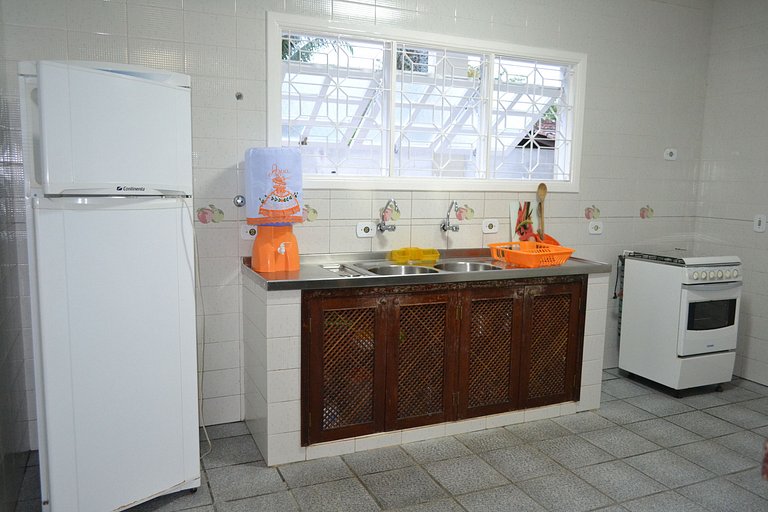 Casa Sapê 02 — 4 Suítes + Dorm Externo, 15 Pessoas, 1 Quadra