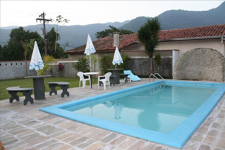 Casa Sapê 05 — 4 Quartos, Piscina, 16 Pessoas, 2 Quadras do